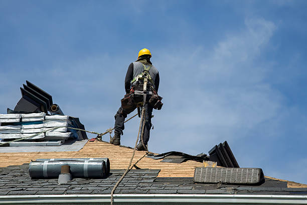 Professional Gutter Installation technician working in Oakland, MI